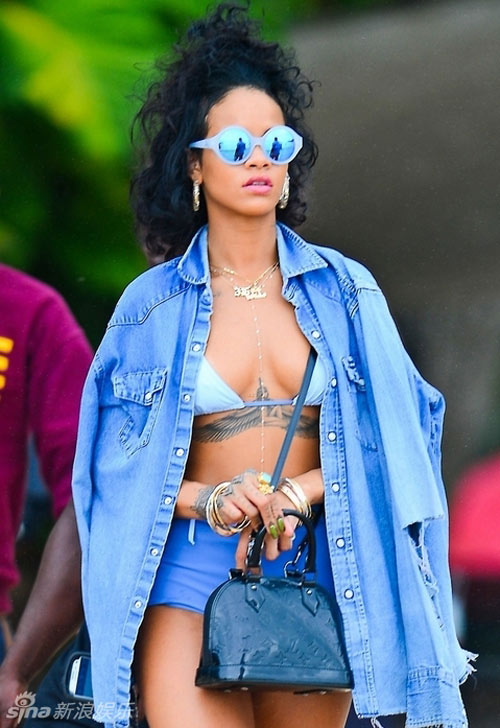 Rihanna is quot;popularquot; navy blue ʙικιɴι - 1