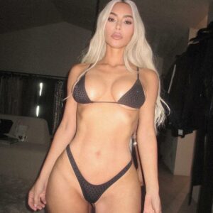Kim Kardashian sizzles in sizzling bikini pics